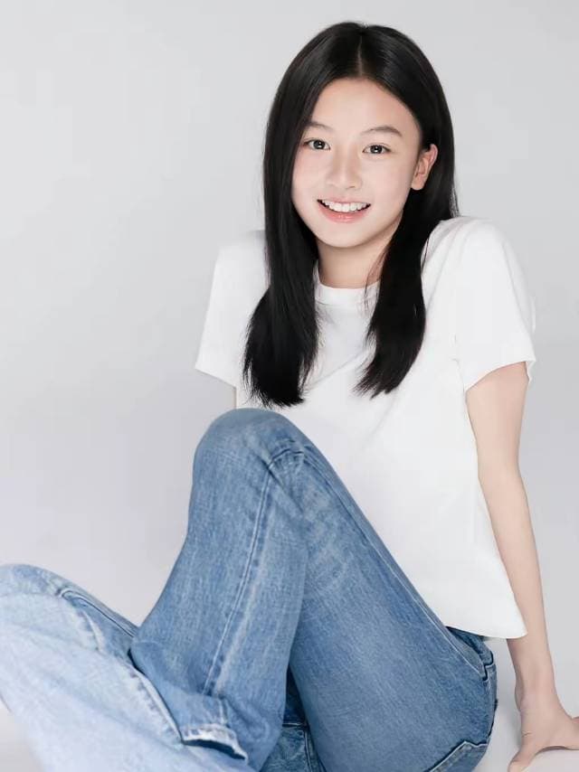 演员赵钰琪的写真图2