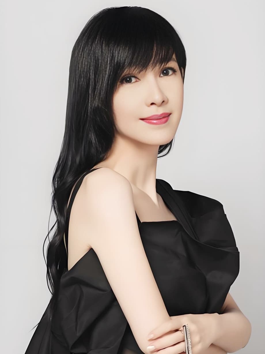 中国香港华语流行歌手周慧敏的写真图3