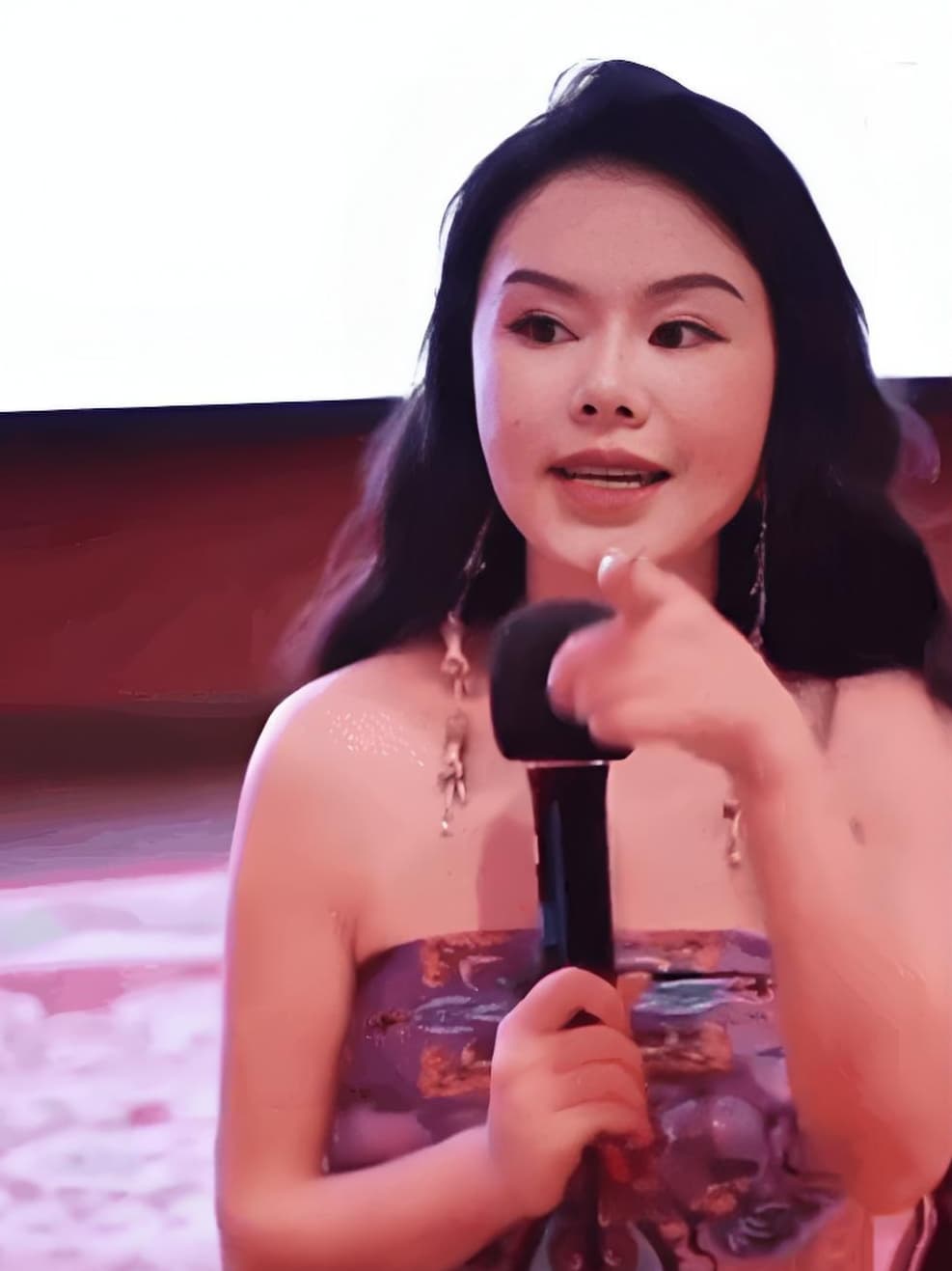 性商话题人物周媛的高清写真图